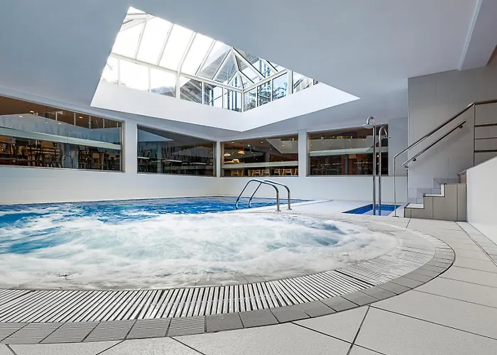 오세아니아 파리 포르트 드 베르사유 호텔 4*