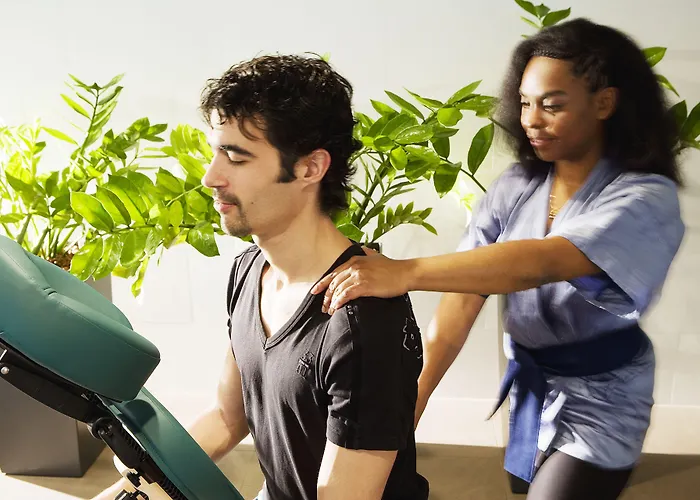 오세아니아 파리 포르트 드 베르사유 호텔 4*